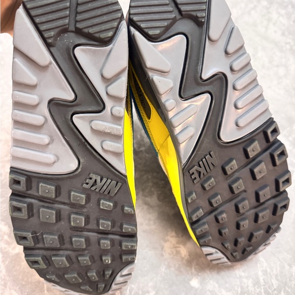 Nike Air Max White and Yellow Athletic Shoes size 6 woman - Picture 11 of 11